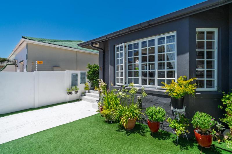 2 Bedroom Property for Sale in Harfield Village Western Cape